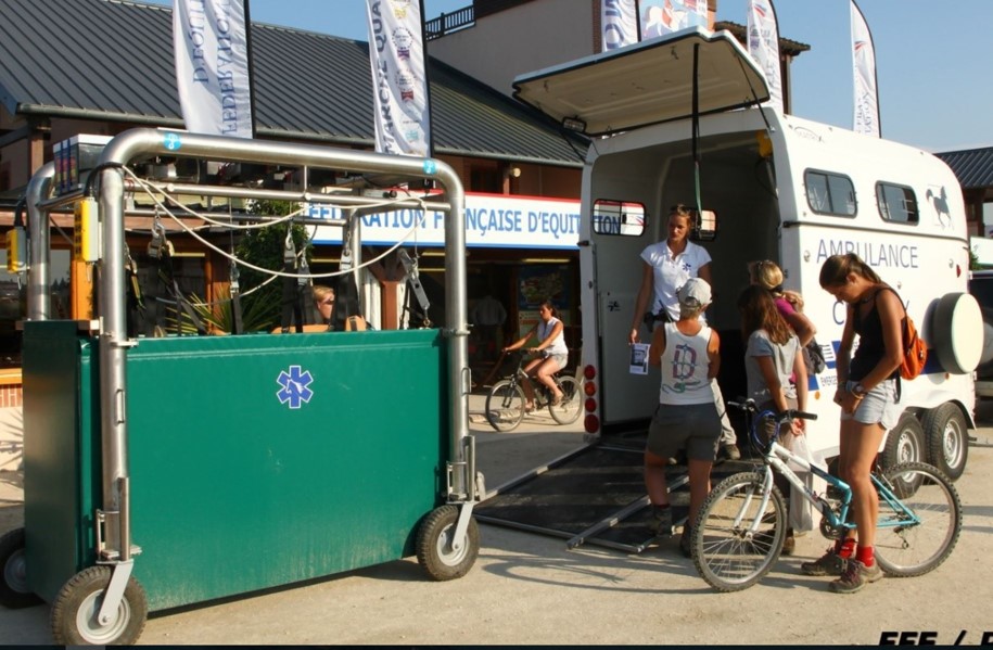 http://www.horse-emergency.com/
Système de transport pour les chevaux blessés. Toutes les informations sont disponibles sur le site internet.